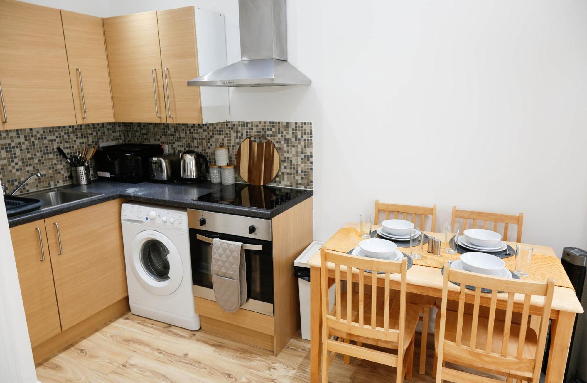 New Luxury In Next To Shops, Cafes, Bars & Metro * Londra