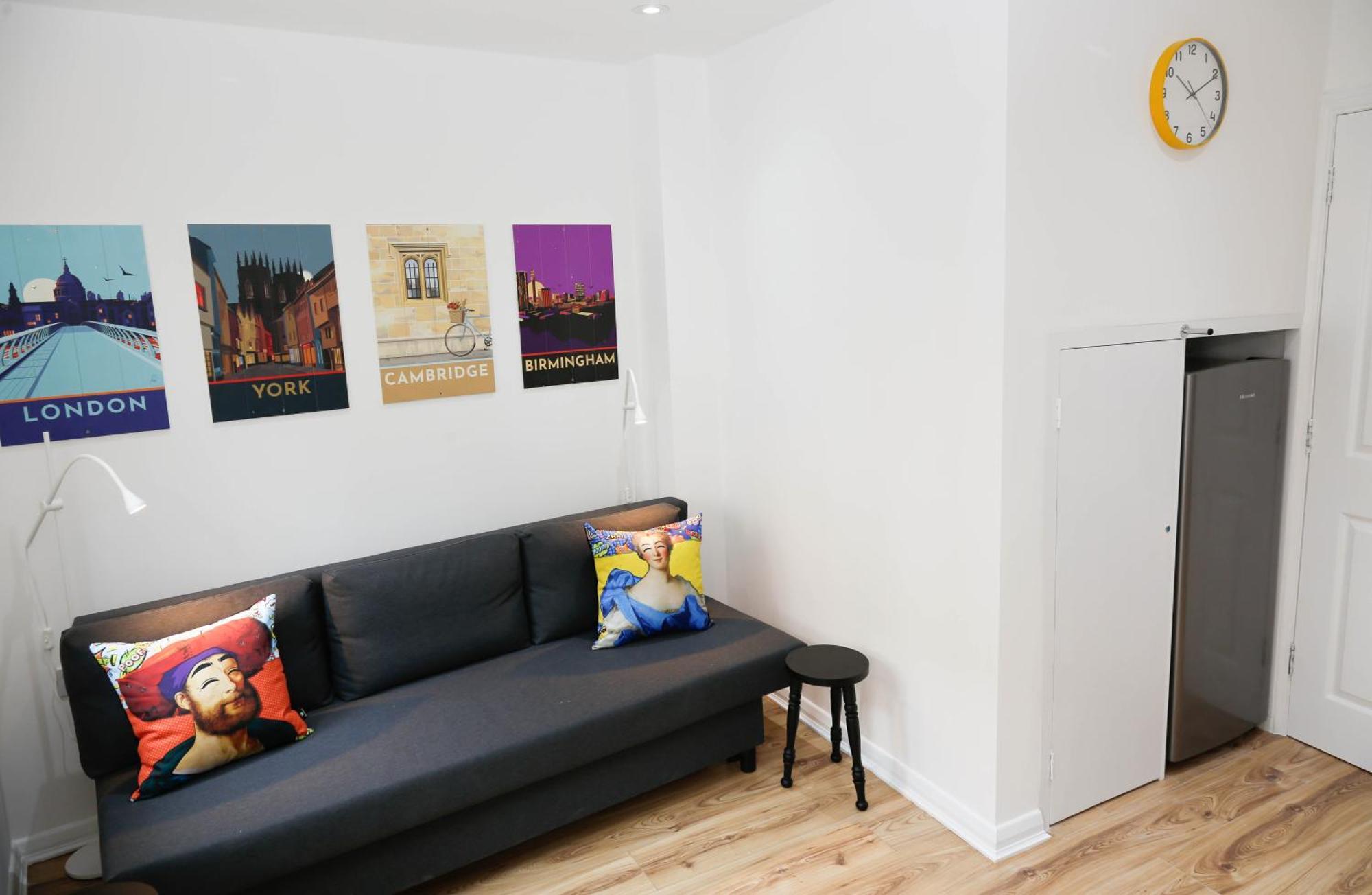 Apartament New Luxury In Next To Shops, Cafes, Bars & Metro Londra