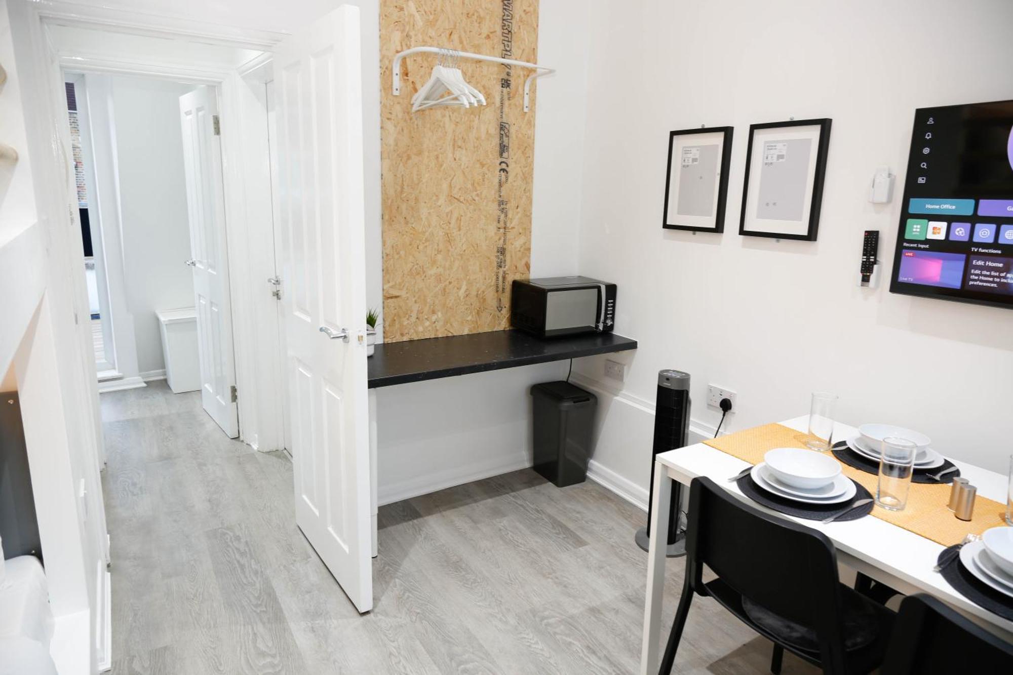 Apartament New Luxury In Next To Shops, Cafes, Bars & Metro