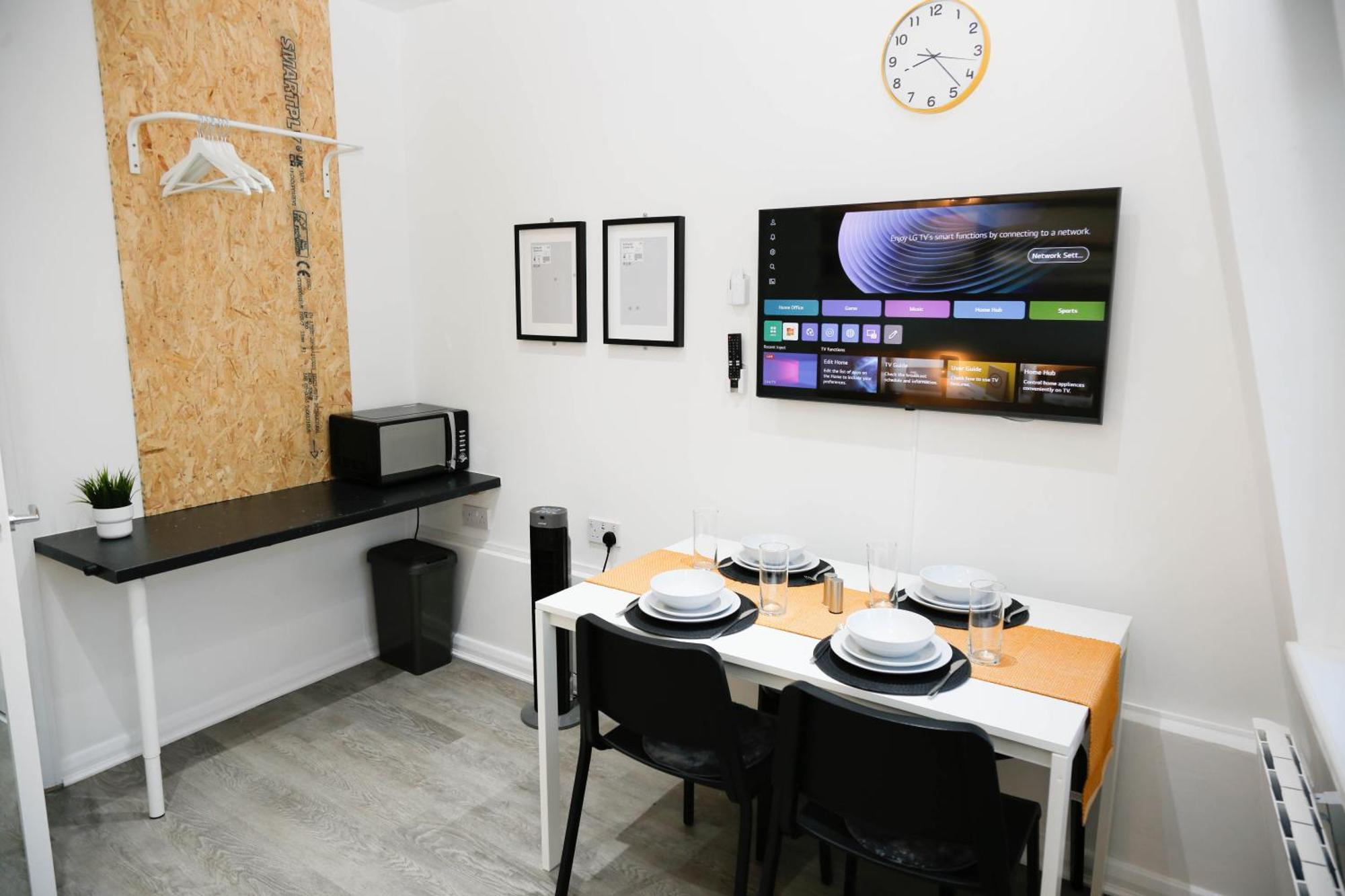 New Luxury In Next To Shops, Cafes, Bars & Metro Apartament Londra