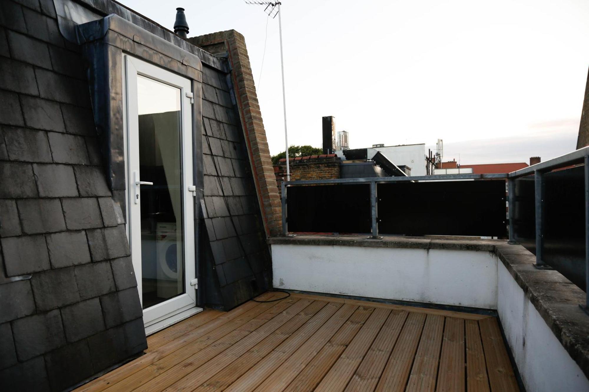New Luxury In Next To Shops, Cafes, Bars & Metro * Londra