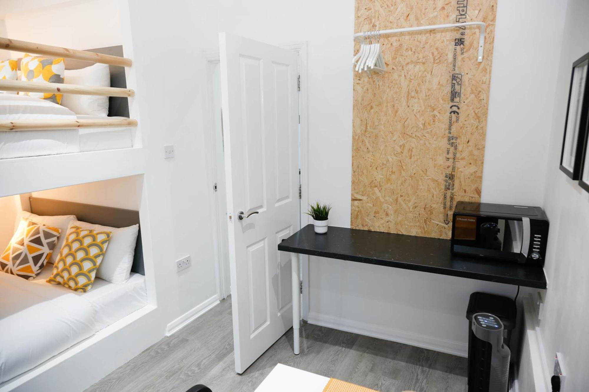 Apartament New Luxury In Next To Shops, Cafes, Bars & Metro *