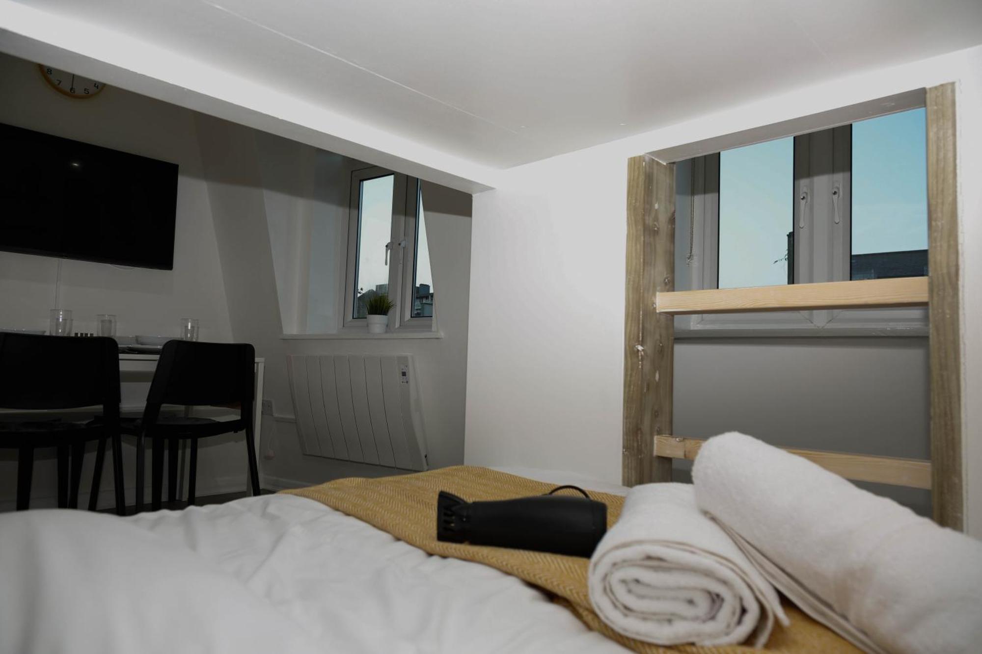 New Luxury In Next To Shops, Cafes, Bars & Metro Apartament Londra