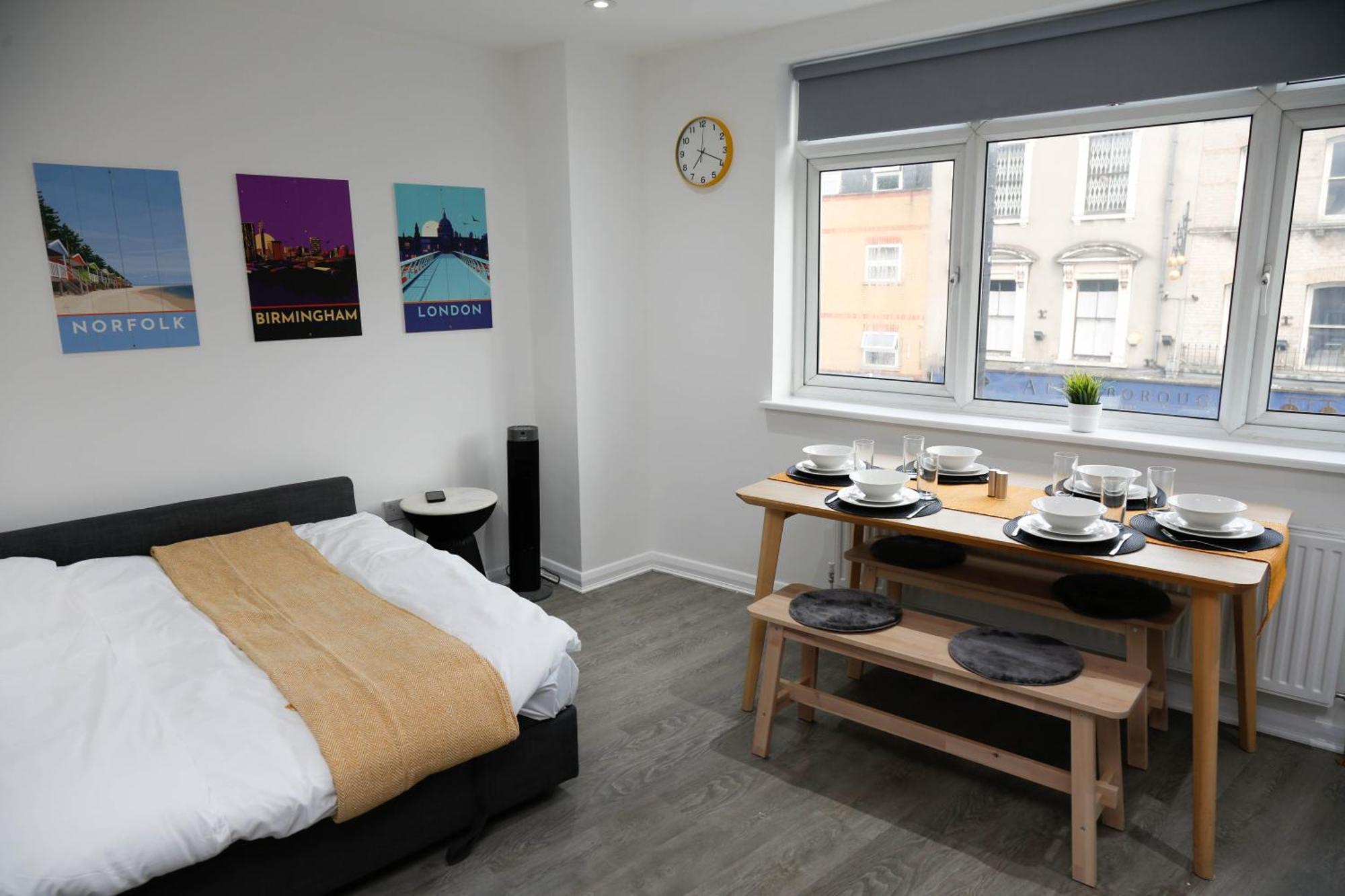 Apartament New Luxury In Next To Shops, Cafes, Bars & Metro