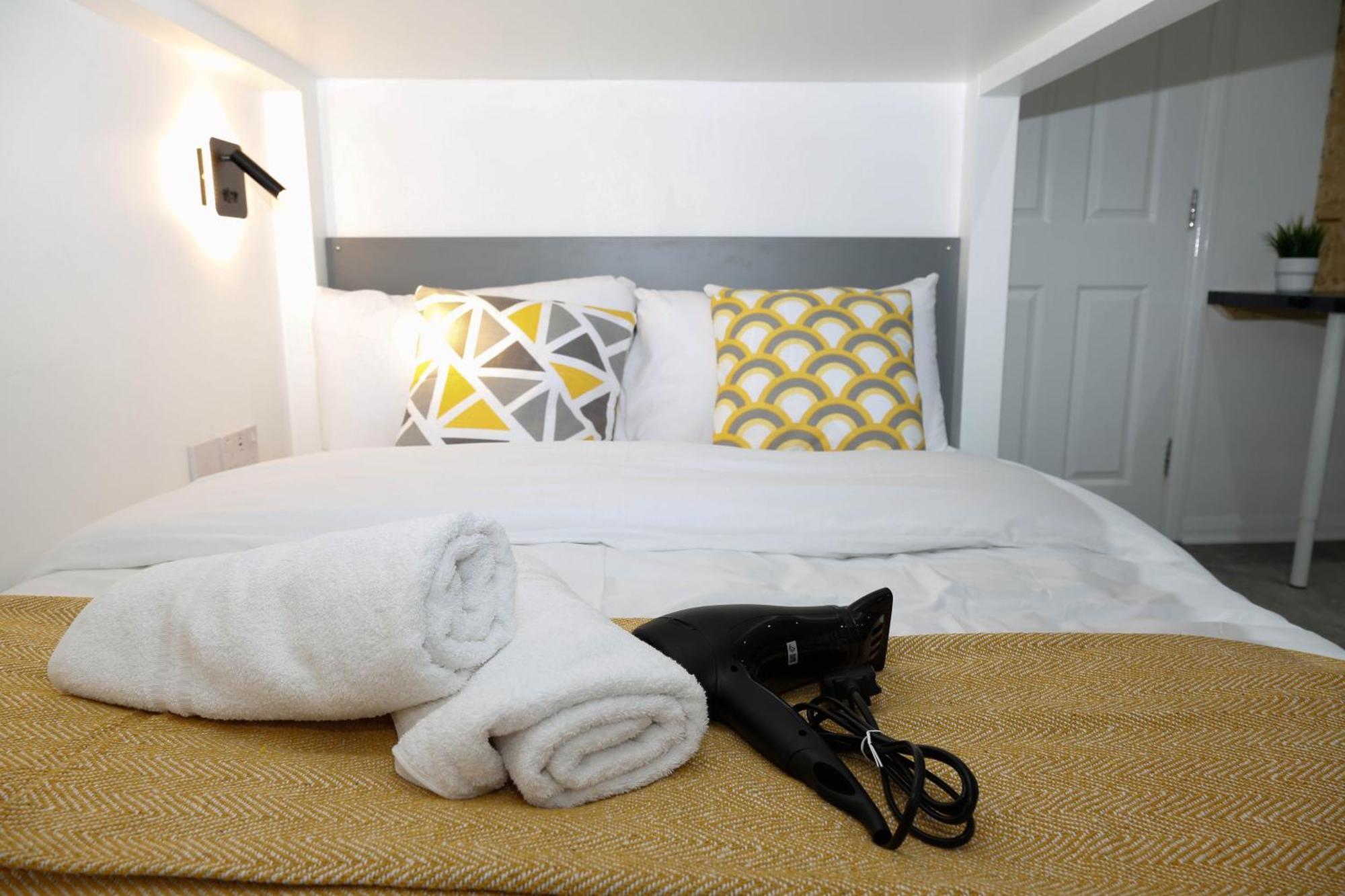 New Luxury In Next To Shops, Cafes, Bars & Metro Apartament Londra