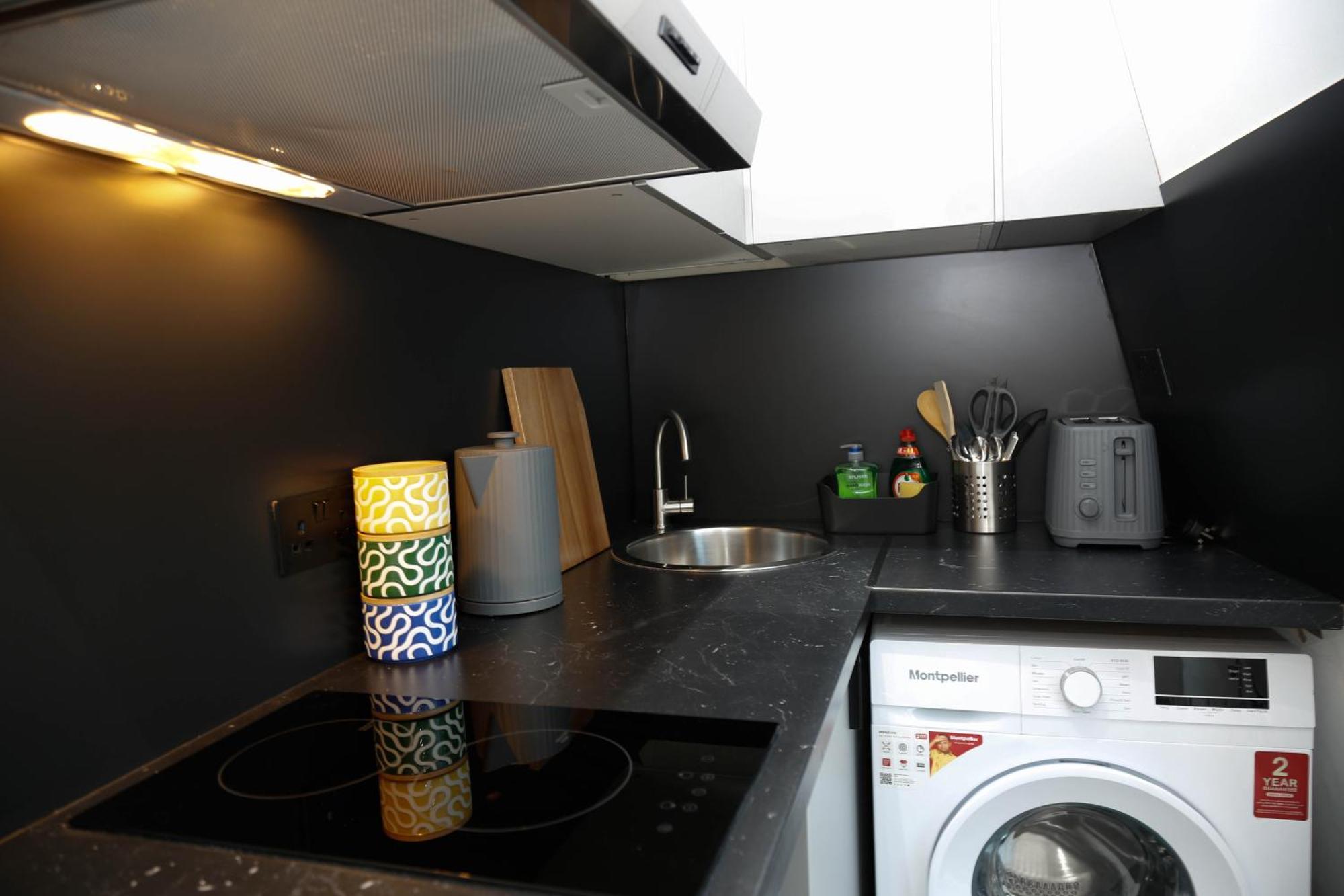 Apartament New Luxury In Next To Shops, Cafes, Bars & Metro *