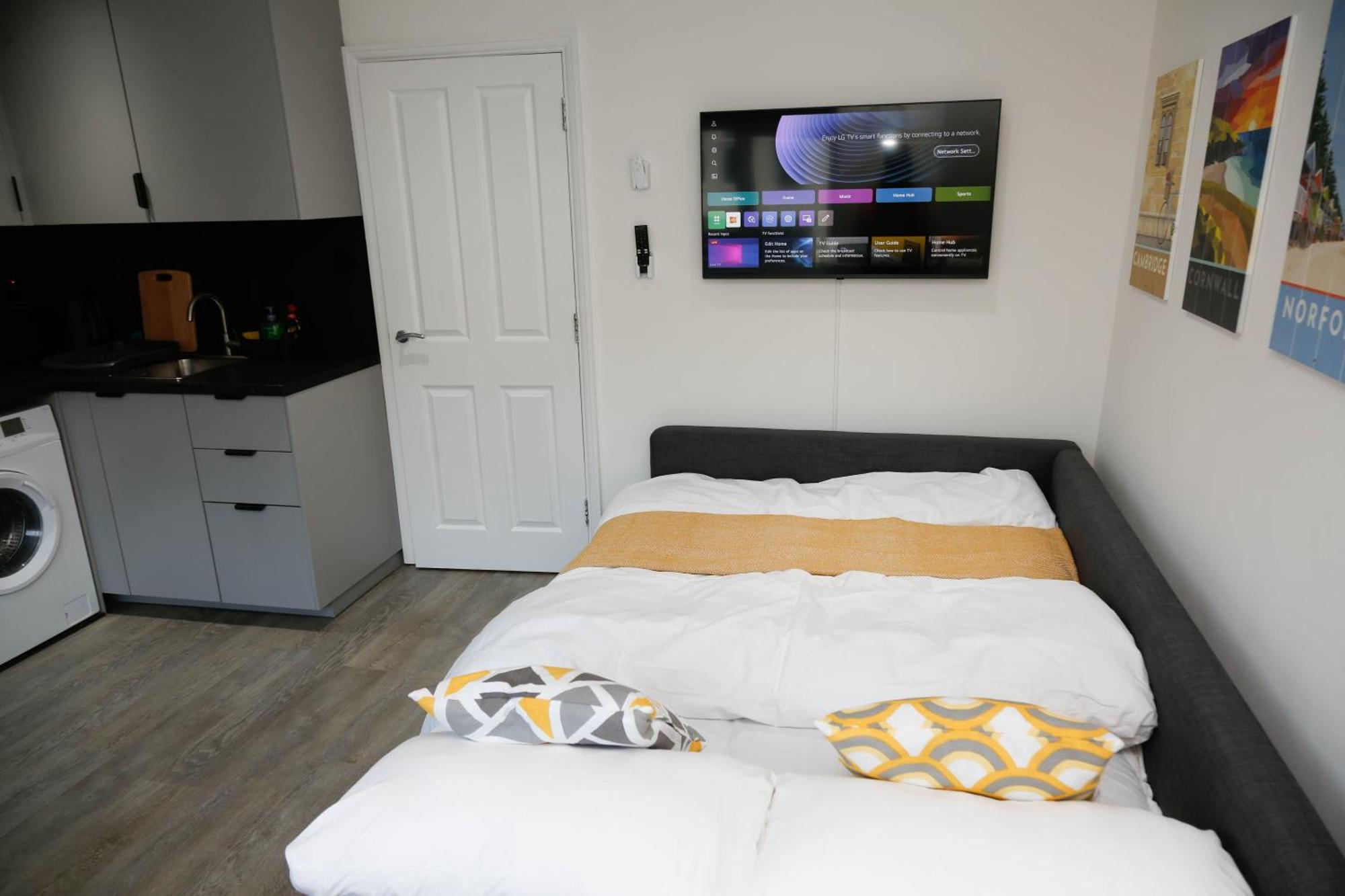 Apartament New Luxury In Next To Shops, Cafes, Bars & Metro *