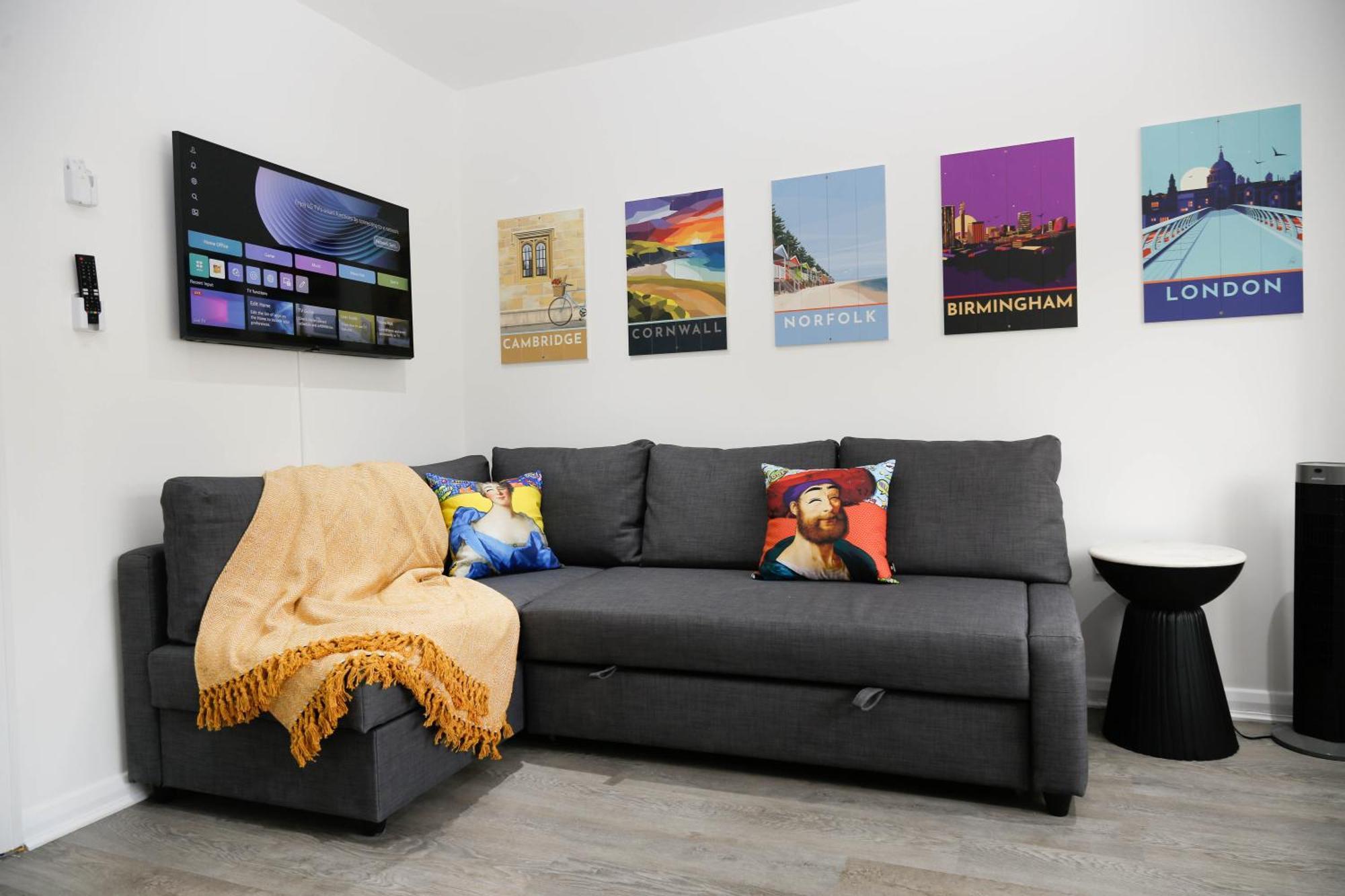 New Luxury In Next To Shops, Cafes, Bars & Metro Apartament *