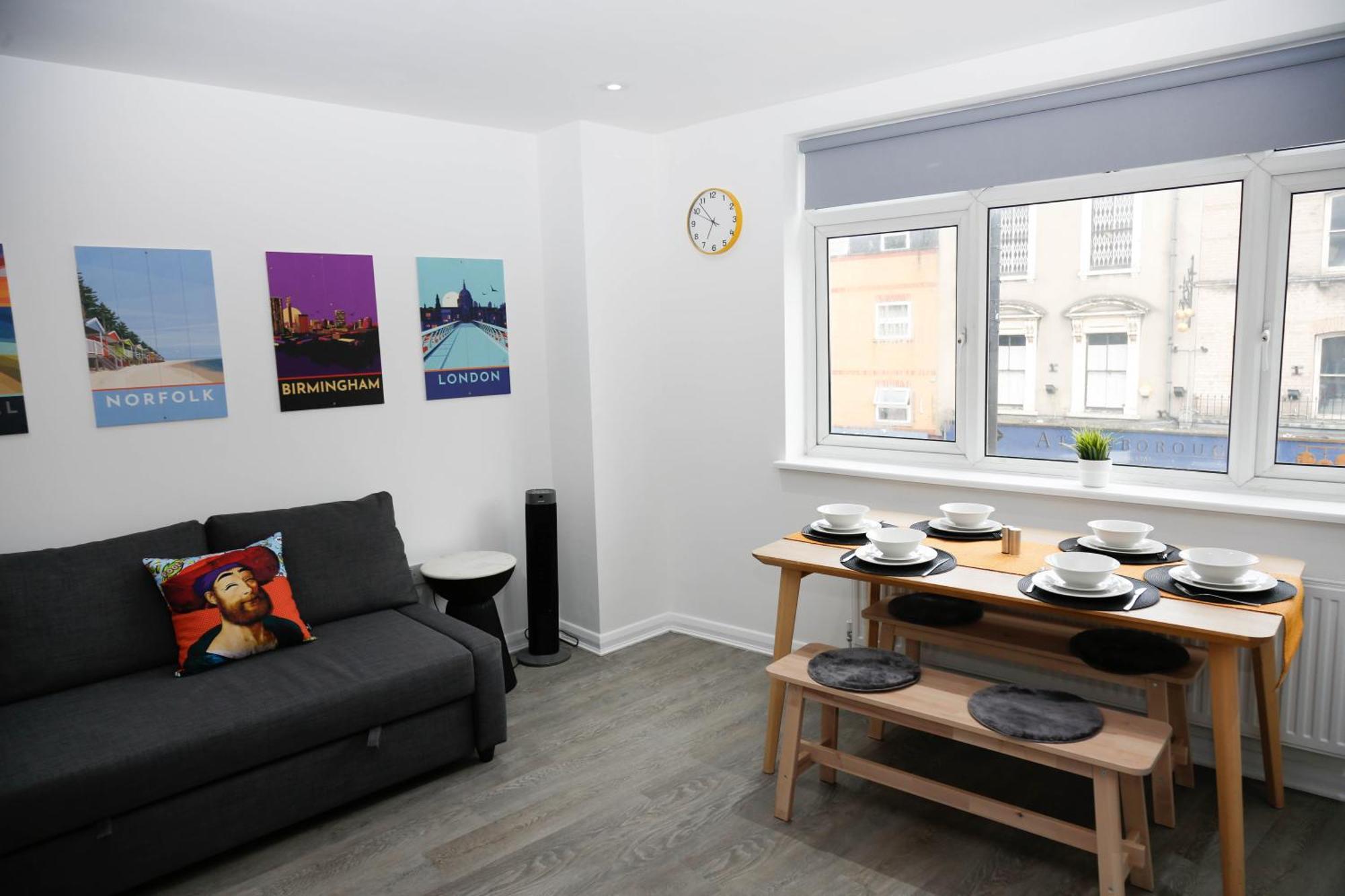 Apartament New Luxury In Next To Shops, Cafes, Bars & Metro